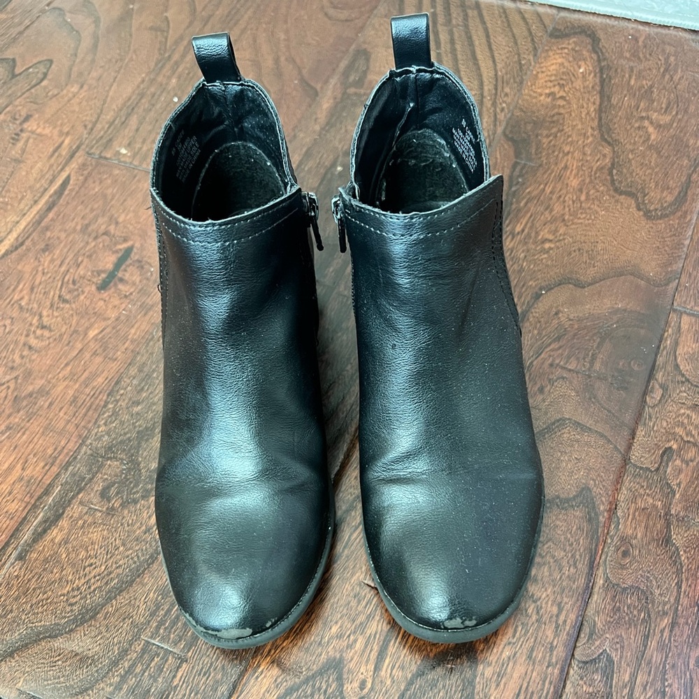 Sun & Stone size 5 women’s, little girls size 3.5 booties